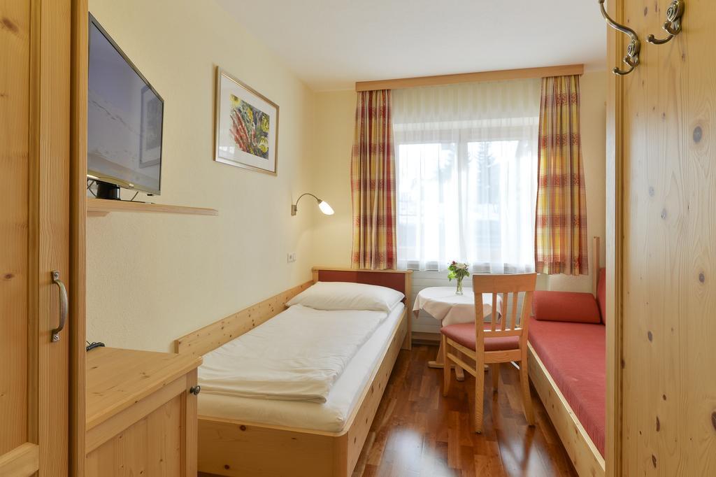 Hotel Haus Wallis Lech am Arlberg Pokoj fotografie